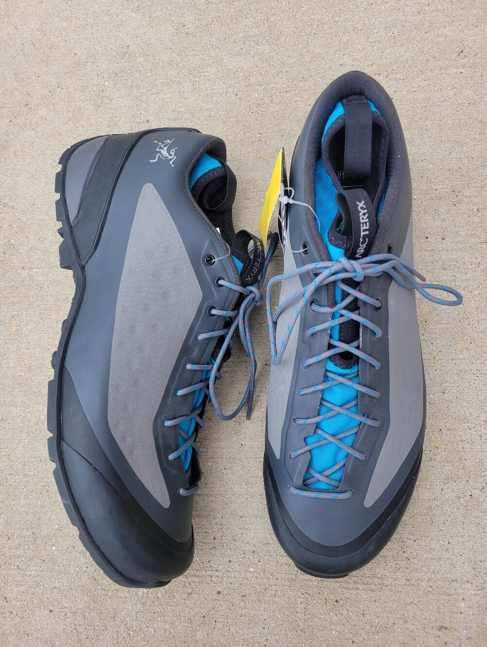 Arcteryx Acrux FL Approach Hiking Shoes Light Graphite Big Surf Womens 12